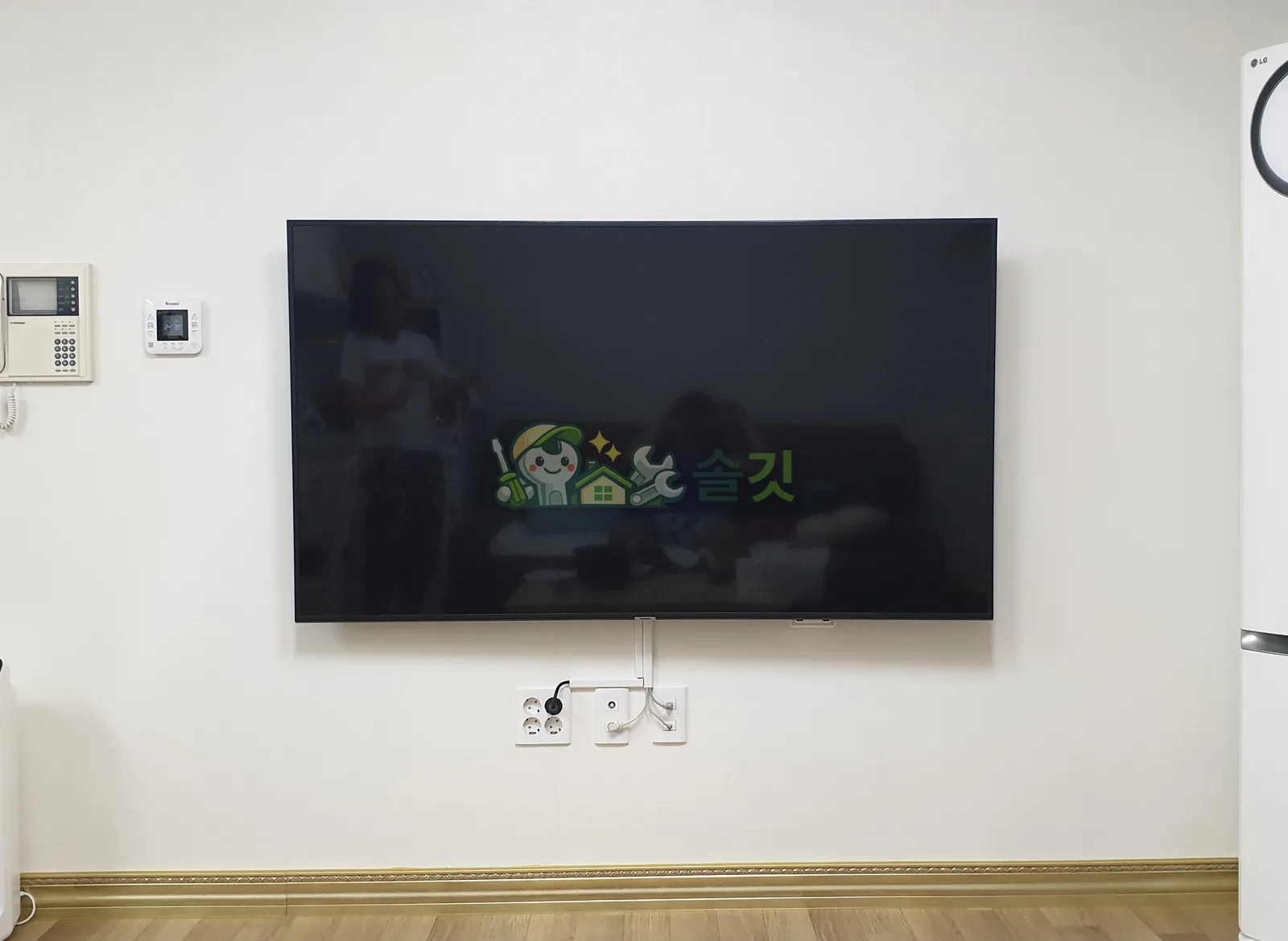 벽걸이 TV 설치 완료 모습