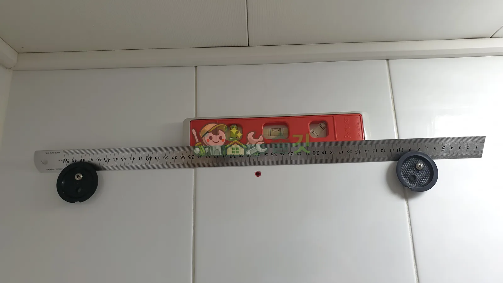 수평을 맞춰 거치대 설치