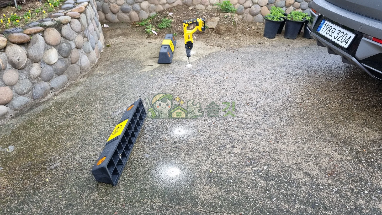 위치 확정 후 10mm 타공 작업